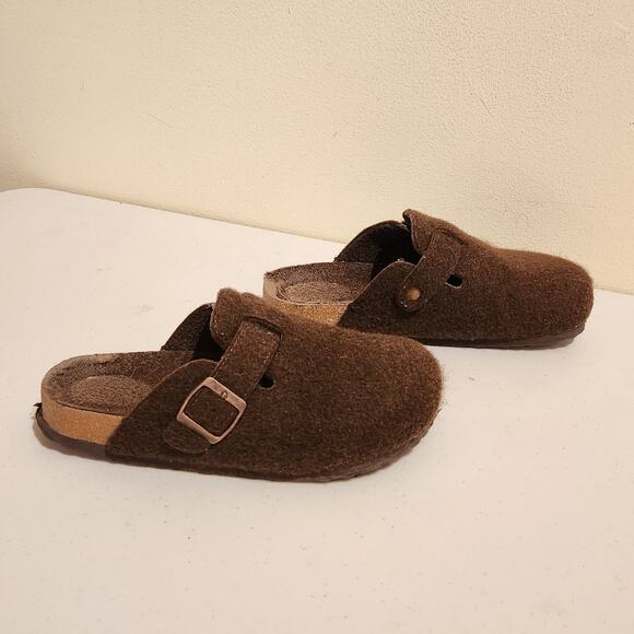 Cushionaire Sz 6.5 Fuzzy Chocolate Brown Clog Mules Slides Cozy Fall Shoes - Picture 1 of 11